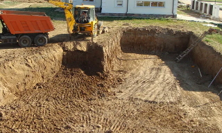 Рытье котлованов под фундамент в Гатчине – цена от 2622 руб. за м3 | ГОСТСТРОЙ