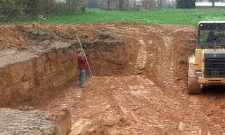 Выкопать котлован под фундамент в Гатчине - от 2622 руб. | ГОСТСТРОЙ