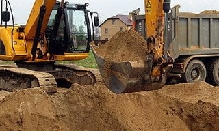 Выкопать яму экскаватором в Гатчине от 944 руб. - ГОСТСТРОЙ